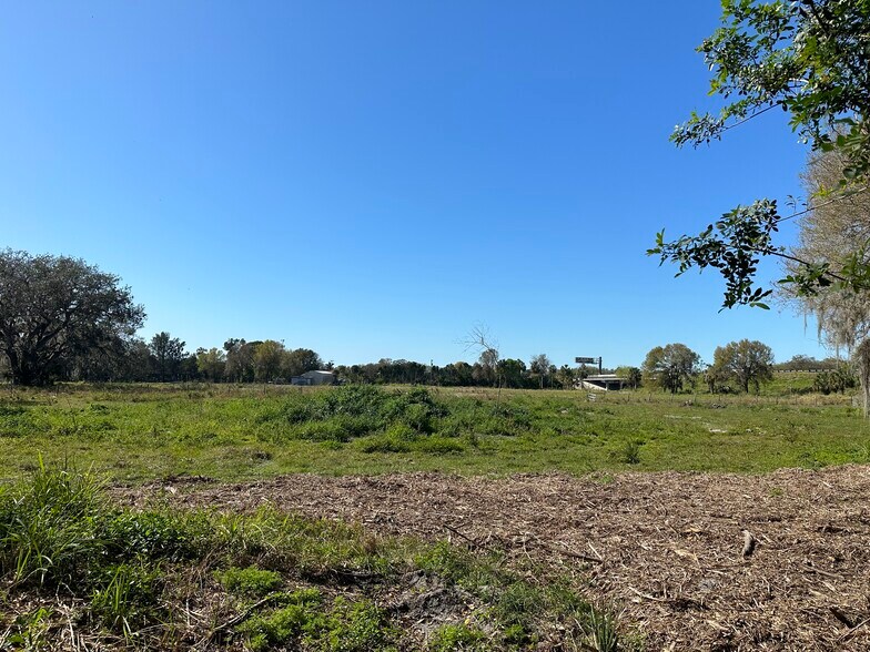 More Photos Of 7800 Bayshore Rd, Palmetto Service For Lease