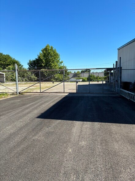 More Photos Of 213 Corporate Dr, Elizabethtown Warehouse For Lease