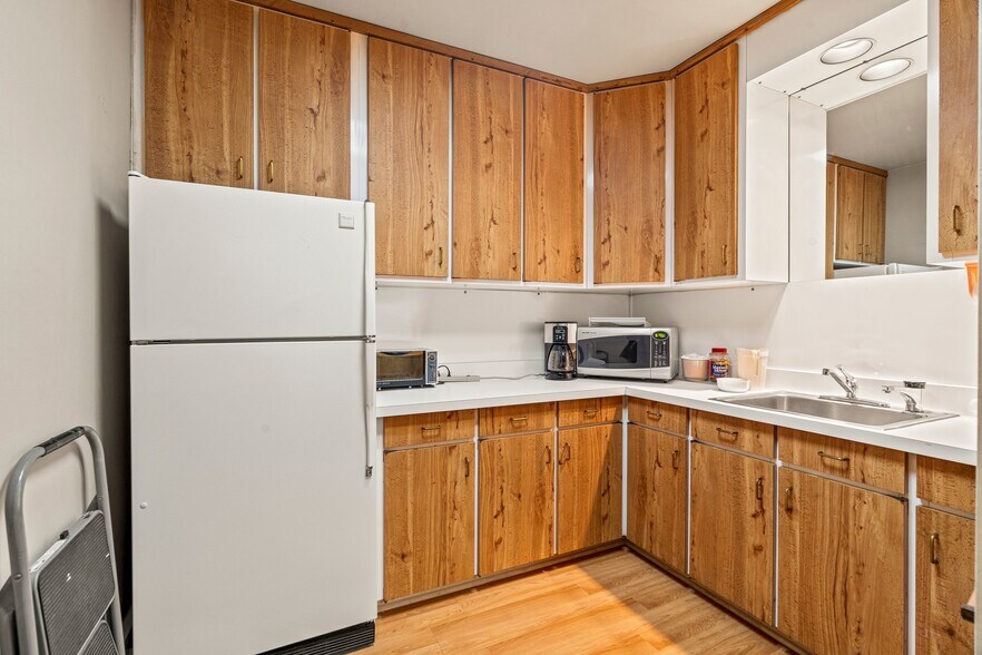 More Photos Of 13044 Bustleton Ave, Philadelphia Medical For Sale