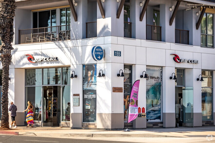 More Photos Of 120 - 180 5th St, Huntington Beach Storefront For Lease