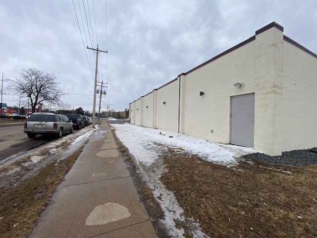 More Photos Of 1601 6th Ave, Stevens Point Freestanding For Sale