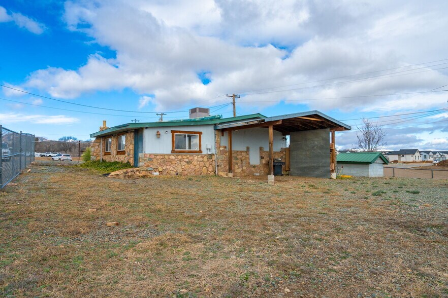 More Photos Of 815 S Dunivin Ln, Dewey Office For Sale