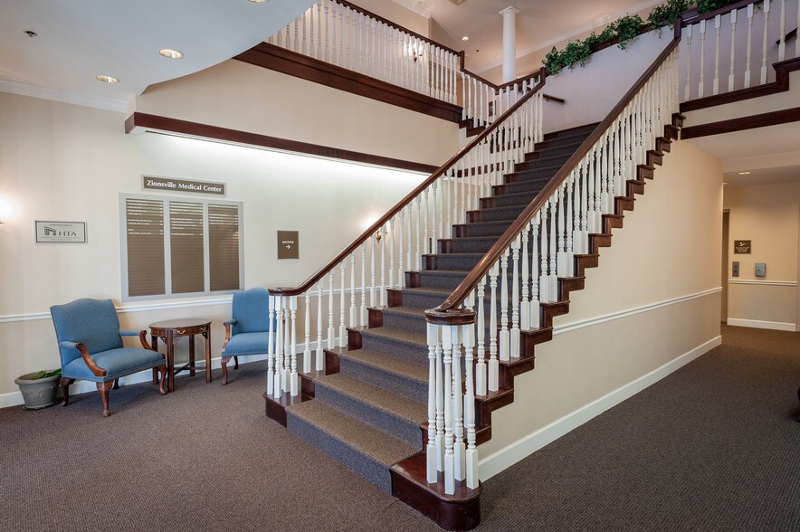 More Photos Of 1650 W Oak St, Zionsville Medical For Lease