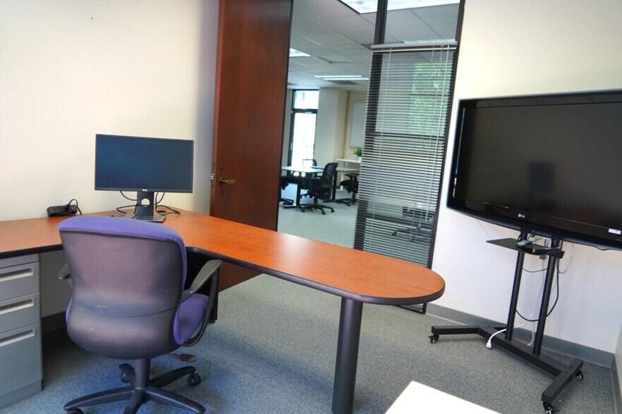 More Photos Of 585 Glenwood Ave, Menlo Park Office Residential For Lease