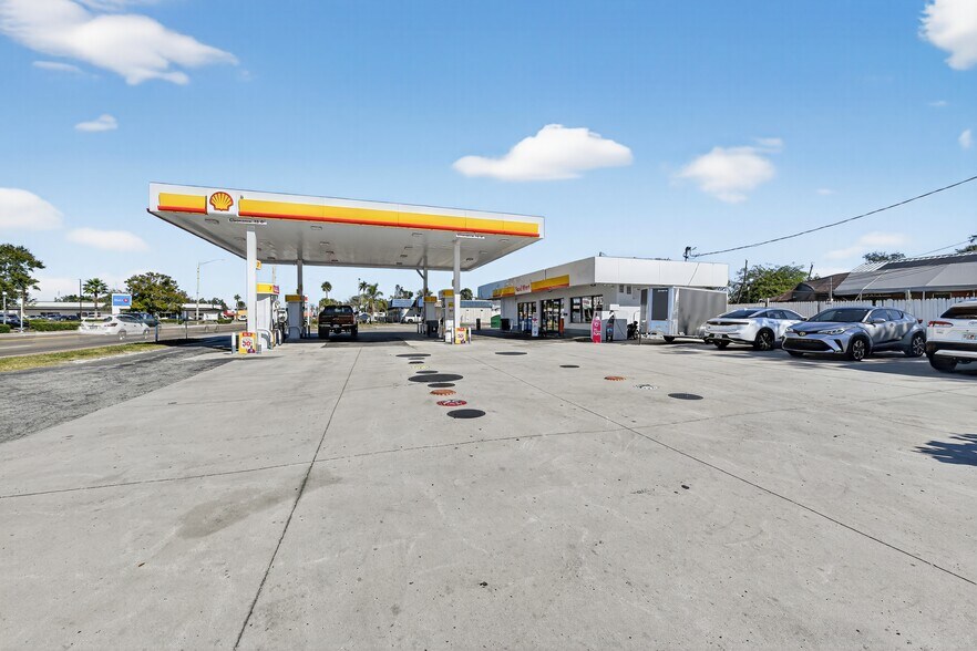 More Photos Of 1240 8th Ave W, Palmetto Service Station For Sale