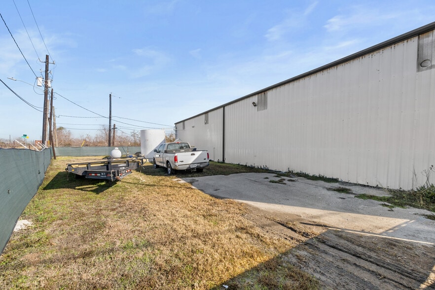 More Photos Of 6701 Almeda Genoa Rd, Houston Warehouse For Sale
