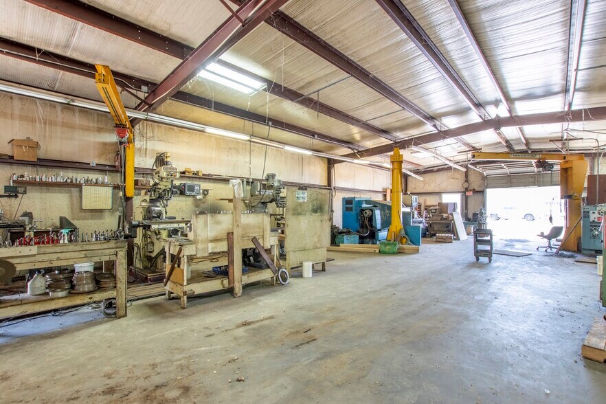 More Photos Of 2060 Highway 90 W, Sealy Manufacturing For Sale