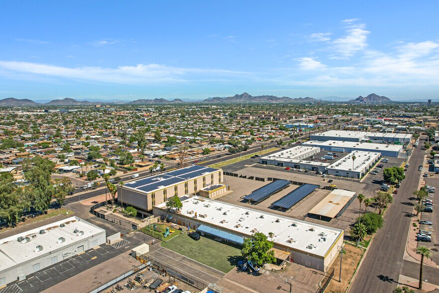 More Photos Of 3001 W Indian School Rd, Phoenix Office For Sale