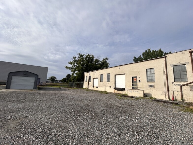 More Photos Of 1408 Gordon Ave, Richmond Warehouse For Lease