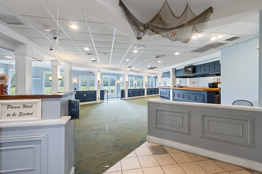 More Photos Of 1335 US ROUTE 1, Yarmouth Restaurant For Sale