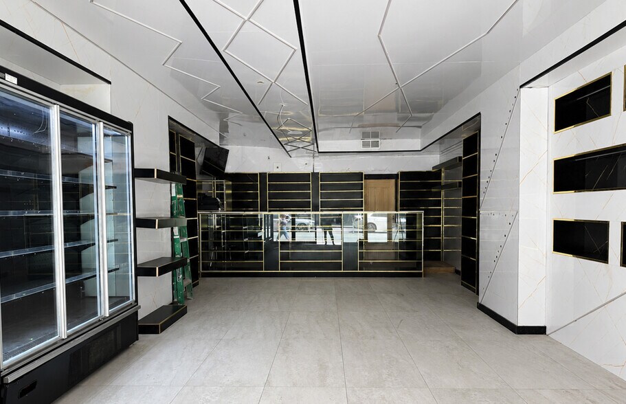 More Photos Of 1666 Broadway, New York Hotel For Lease