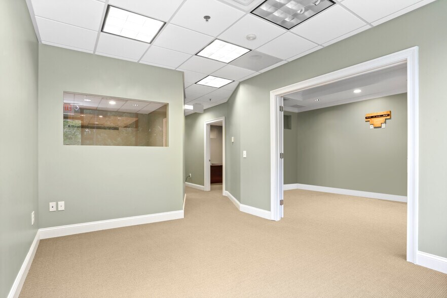 More Photos Of 105 Technology Dr, Trumbull Office Residential For Lease