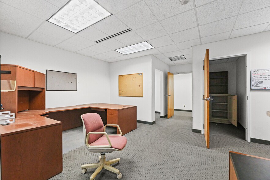 More Photos Of 37401 Stevens Blvd, Willoughby Flex For Lease
