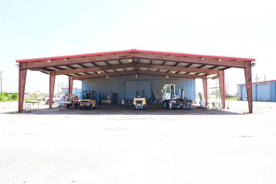 More Photos Of 6550 Leopard St, Corpus Christi Warehouse For Sale