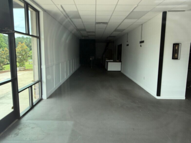 More Photos Of 1212 Gatewood Drive, Auburn General Retail For Lease