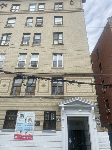 More Photos Of 490 S Broadway, Yonkers Apartments For Sale