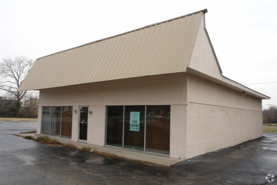 More Photos Of 7255 Glenview Dr, Richland Hills Freestanding For Sale