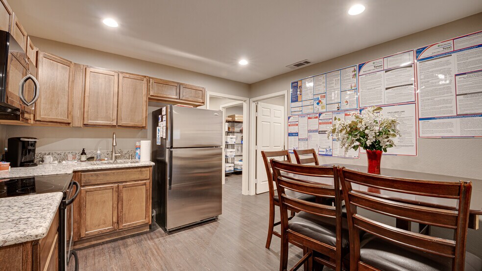 More Photos Of 350 English Trl, Venus Warehouse For Lease