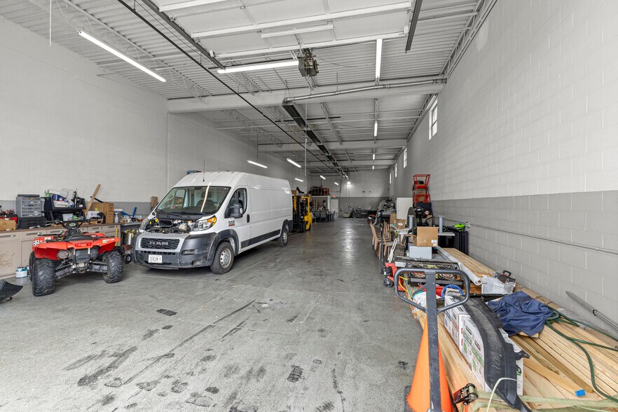 More Photos Of 32639-32645 Industrial Rd, Garden City Warehouse For Sale