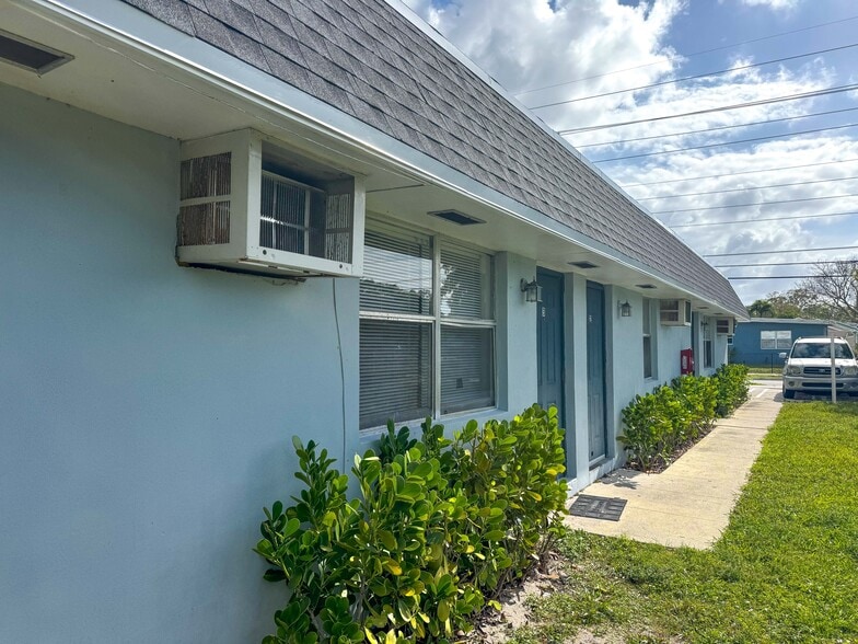 More Photos Of 3307 Windsor Ave, West Palm Beach Apartments For Sale