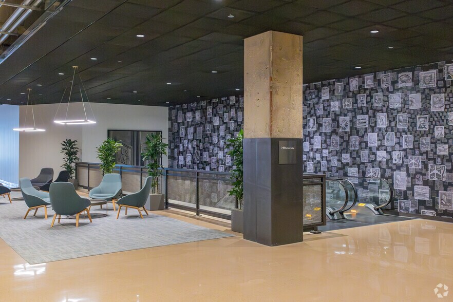 More Photos Of 433 W Van Buren St, Chicago Office For Lease
