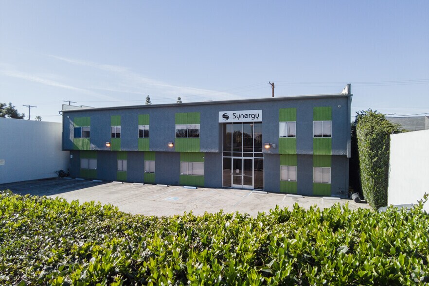 More Photos Of 7543 Woodley Ave, Van Nuys Office For Lease
