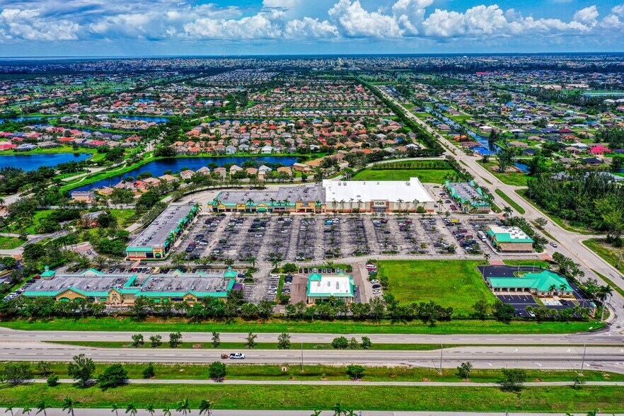 More Photos Of 2354 Surfside Blvd, Cape Coral Storefront For Sale