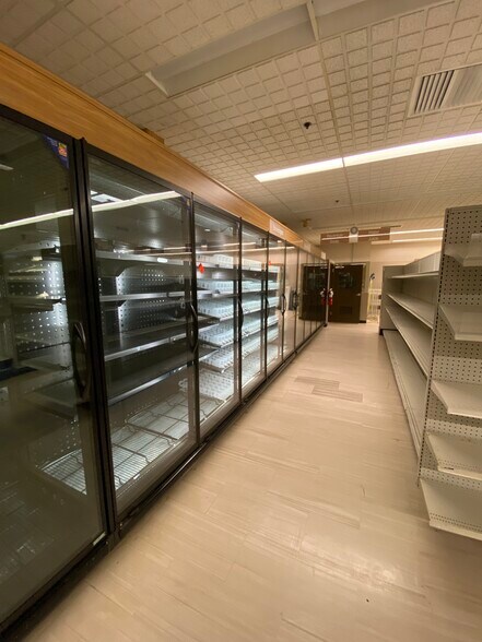 More Photos Of 145 Amherst St, Nashua Drugstore For Sale