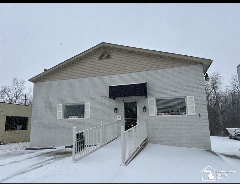 Primary Photo Of 8736 Swan Creek Rd, Newport Freestanding For Sale