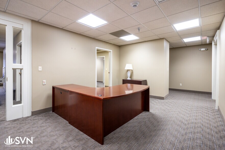 More Photos Of 201 W Main St, Frankfort Office For Lease