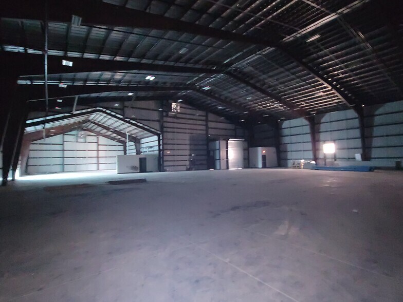 More Photos Of 146 2nd St, Homestead Warehouse For Lease