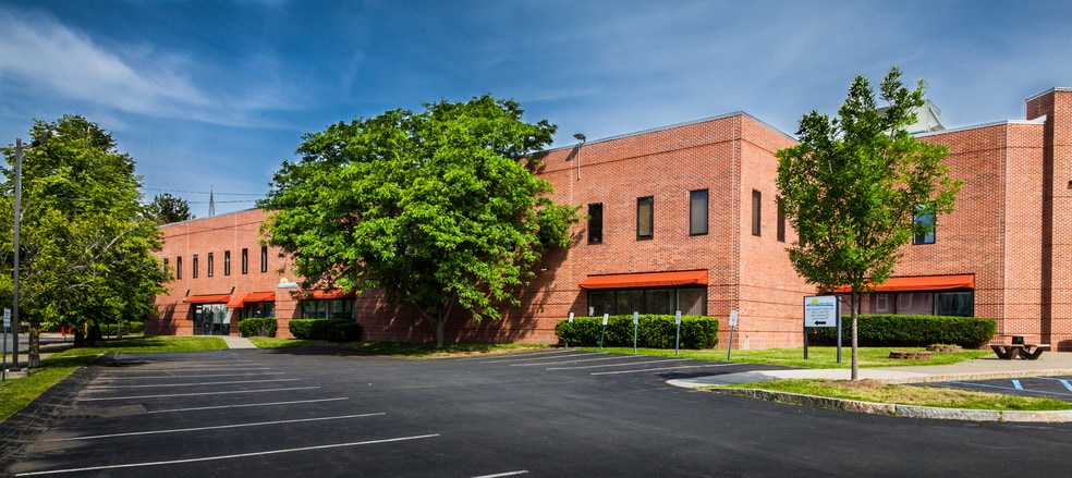 More Photos Of 55 Mohawk St, Cohoes Medical For Lease