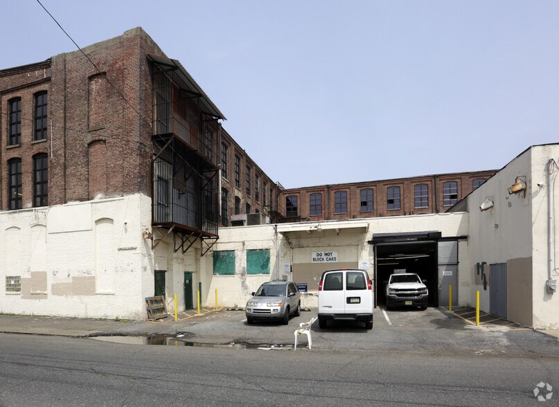More Photos Of 3450 Salmon St, Philadelphia Warehouse For Lease