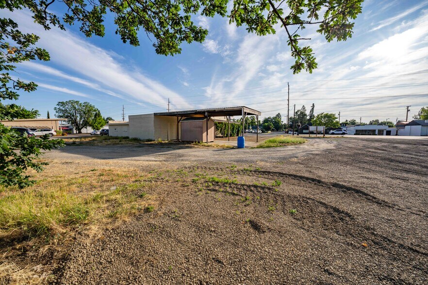 More Photos Of 211 Front St, Central Point General Retail For Sale