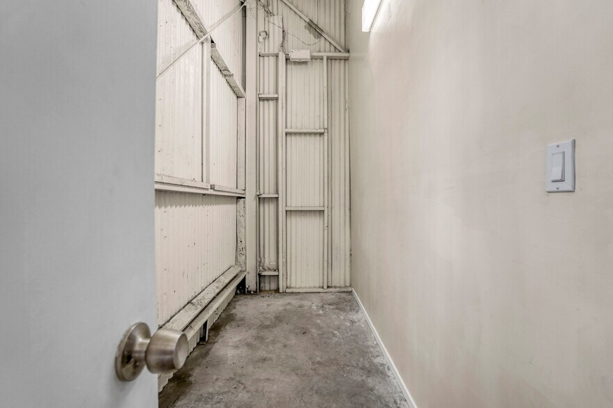 More Photos Of 4667 Rosecrans Ave, Hawthorne Light Manufacturing For Lease