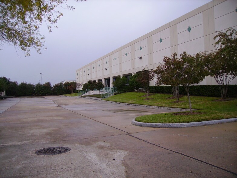 More Photos Of 1922 Rankin Rd, Houston Light Distribution For Lease