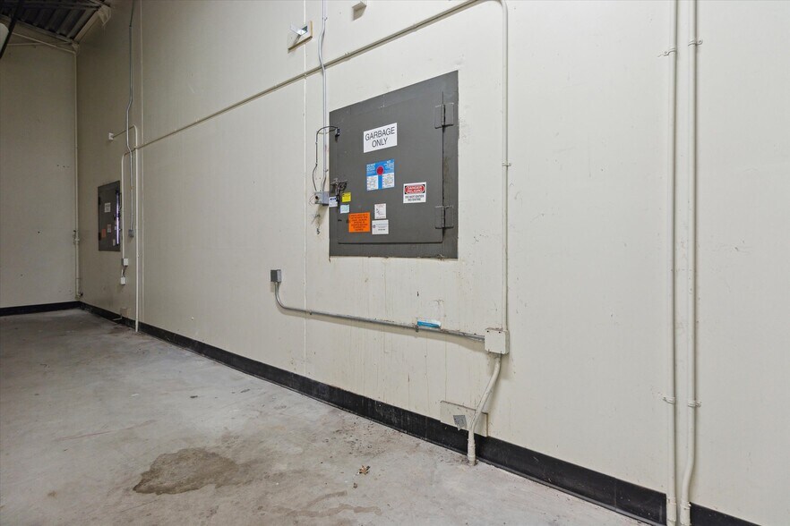 More Photos Of 1420 Wright Ave, Alma Drugstore For Sale