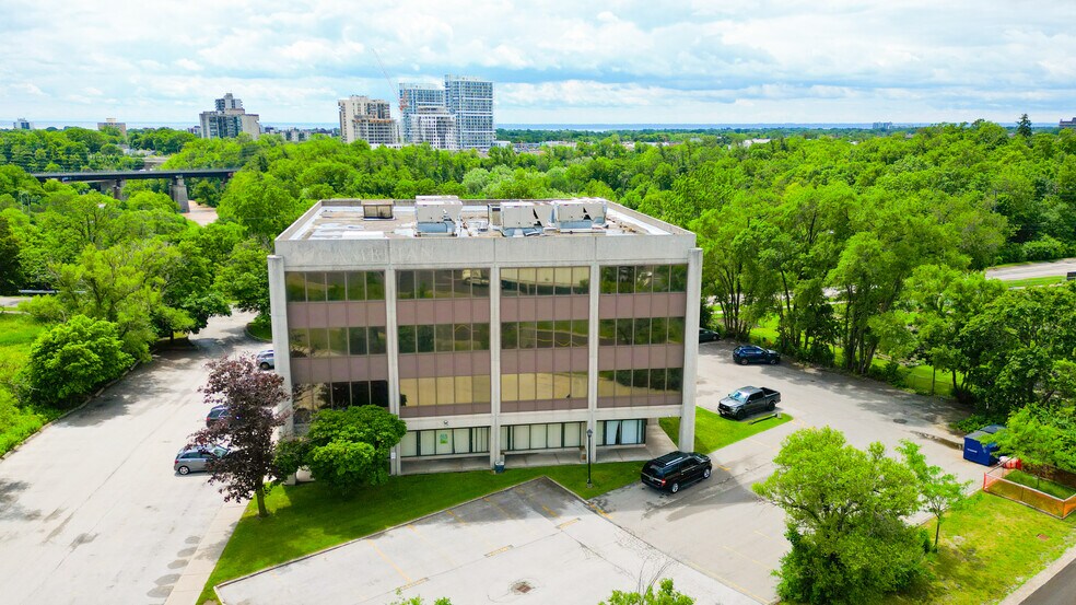 More Photos Of 627 Lyons Ln, Oakville Office For Sale