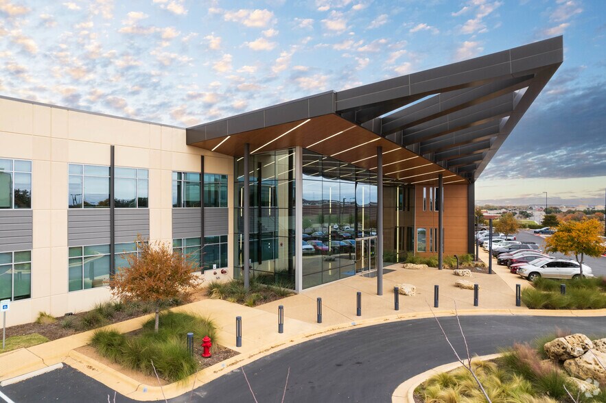More Photos Of 710 Hester's Crossing Rd, Round Rock Office For Lease