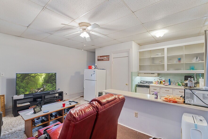 More Photos Of 962 W Hamilton St, Allentown Storefront Retail Residential For Lease