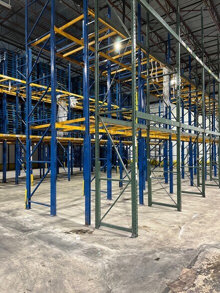 More Photos Of 1301 NW 89th Ct, Doral Warehouse For Lease