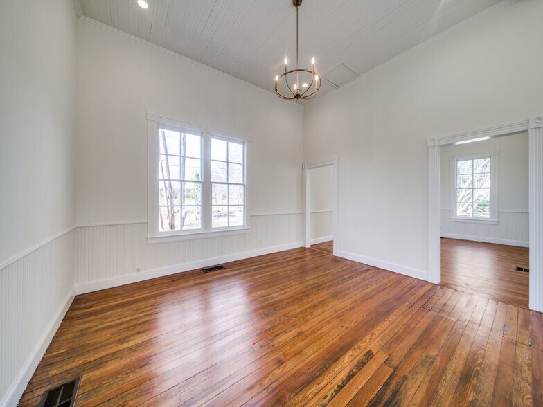 More Photos Of 824 5a-2 High St, Comfort Medical For Sale