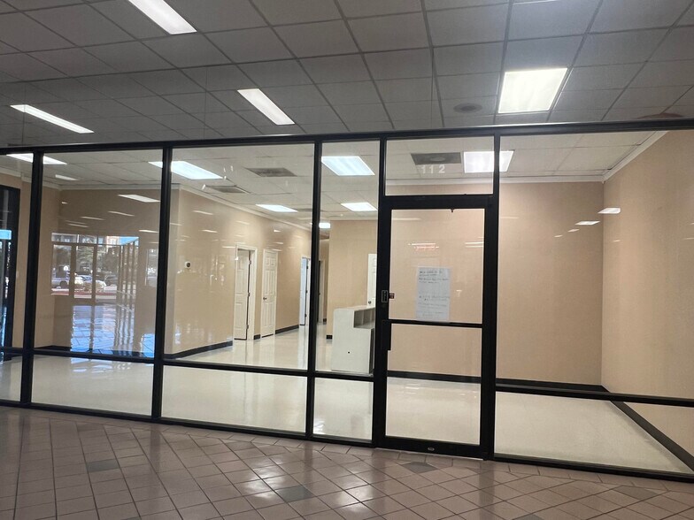 More Photos Of 9600 Bellaire Blvd, Houston Storefront For Lease