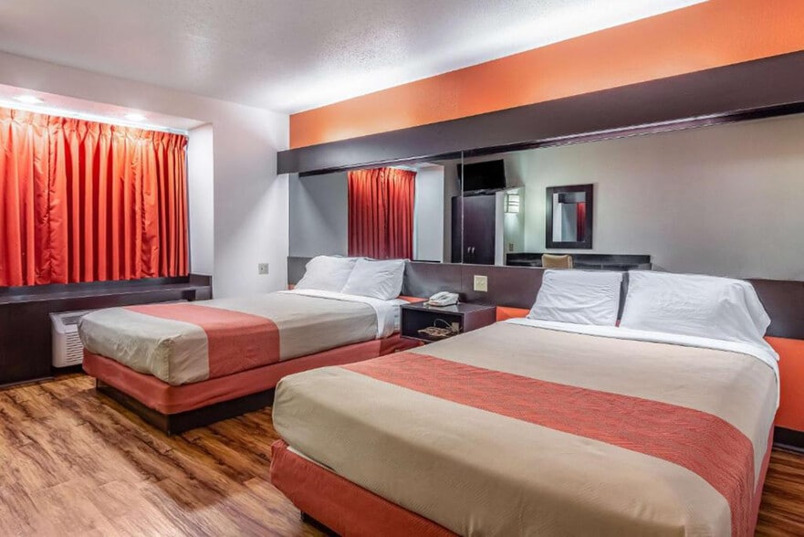 More Photos Of 2440 Williams St, Chattanooga Hotel For Sale