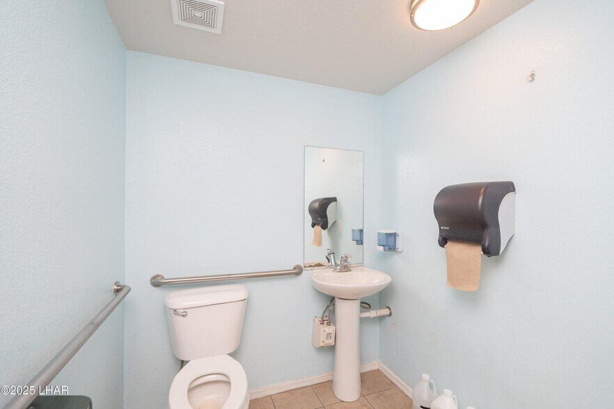 More Photos Of 1515 N Lake Havasu Ave, Lake Havasu City General Retail For Sale