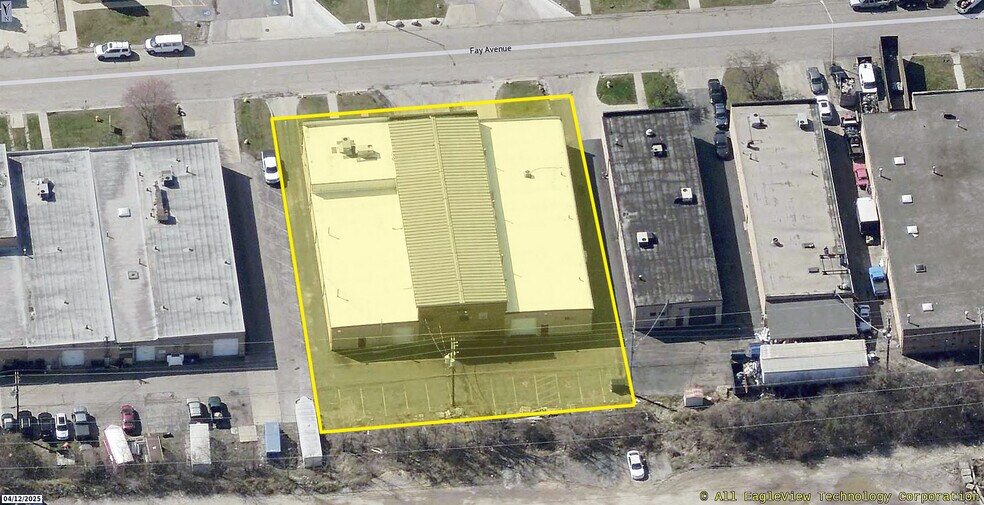 More Photos Of 100-110 W Fay St, Addison Distribution For Lease