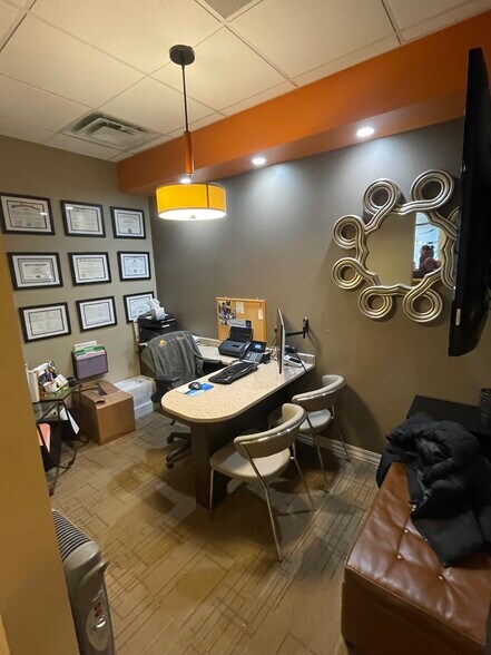 More Photos Of 10212-10214 Sawmill Pky, Powell Office For Sale