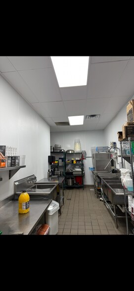 More Photos Of 9815 Panama Ln, Bakersfield Storefront For Lease