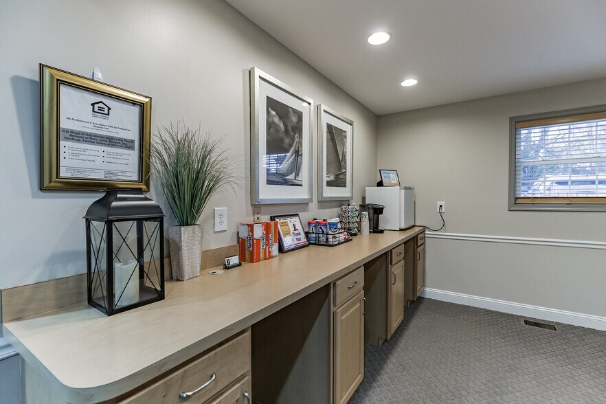 More Photos Of 10425 Southern Maryland Blvd, Dunkirk Medical For Lease
