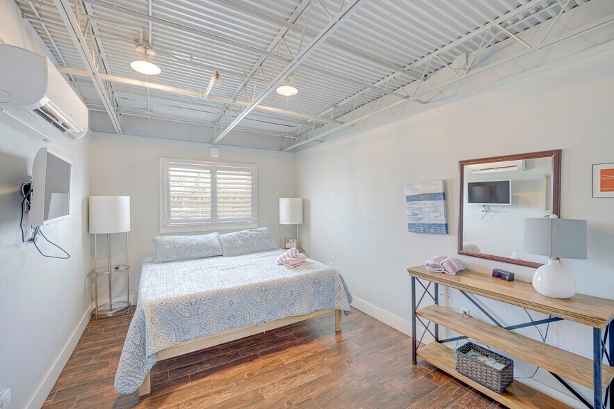 More Photos Of 1161-1165 Estero Blvd, Fort Myers Storefront Retail Residential For Sale